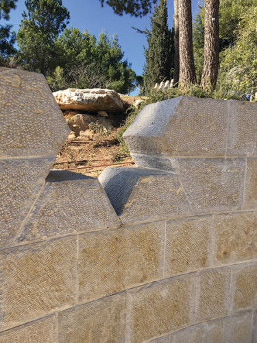 אלמנט מתוך קירות הוקרה, יד ושם