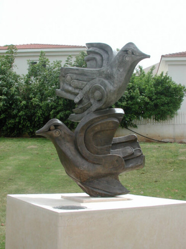 אנדרטת "זוג יונים"