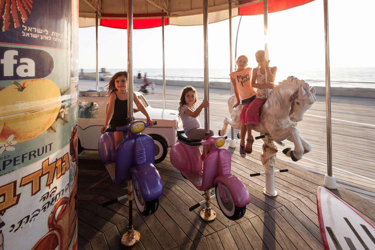 The First Hebrew Carousel - הקרוסלה העברית הראשונה